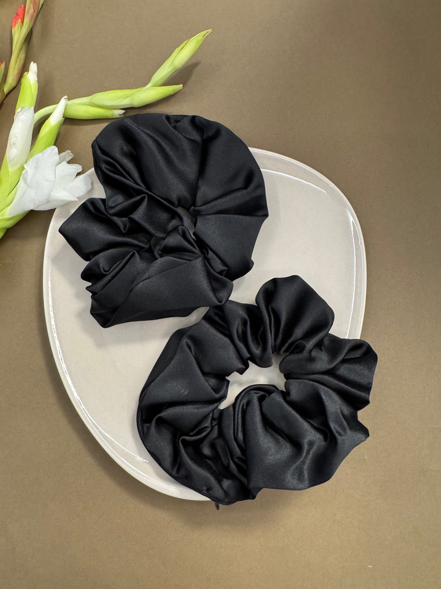 Ariaa Black Jumbo Zipper Satin Scrunchies