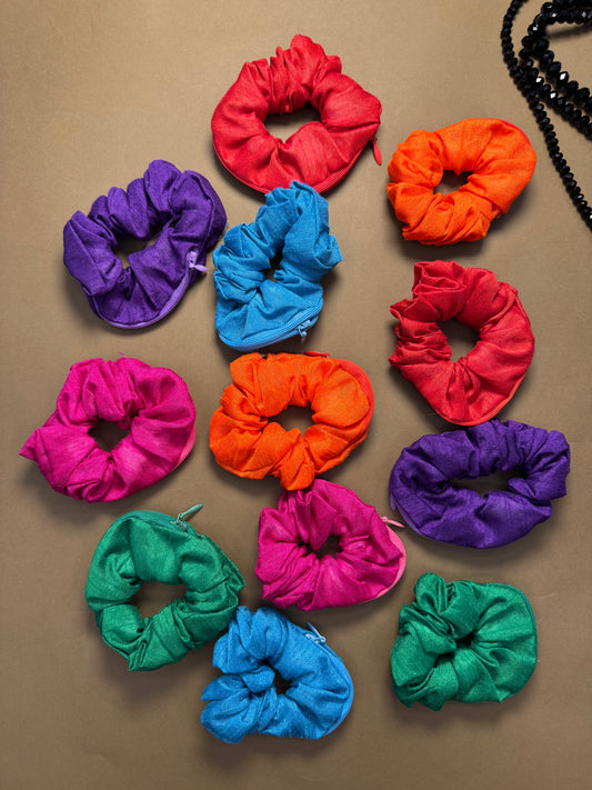 Ariaa Multicolour Medium Zipper Satin Scrunchies