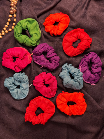 Ariaa Multicolour Medium Zipper Satin Scrunchies
