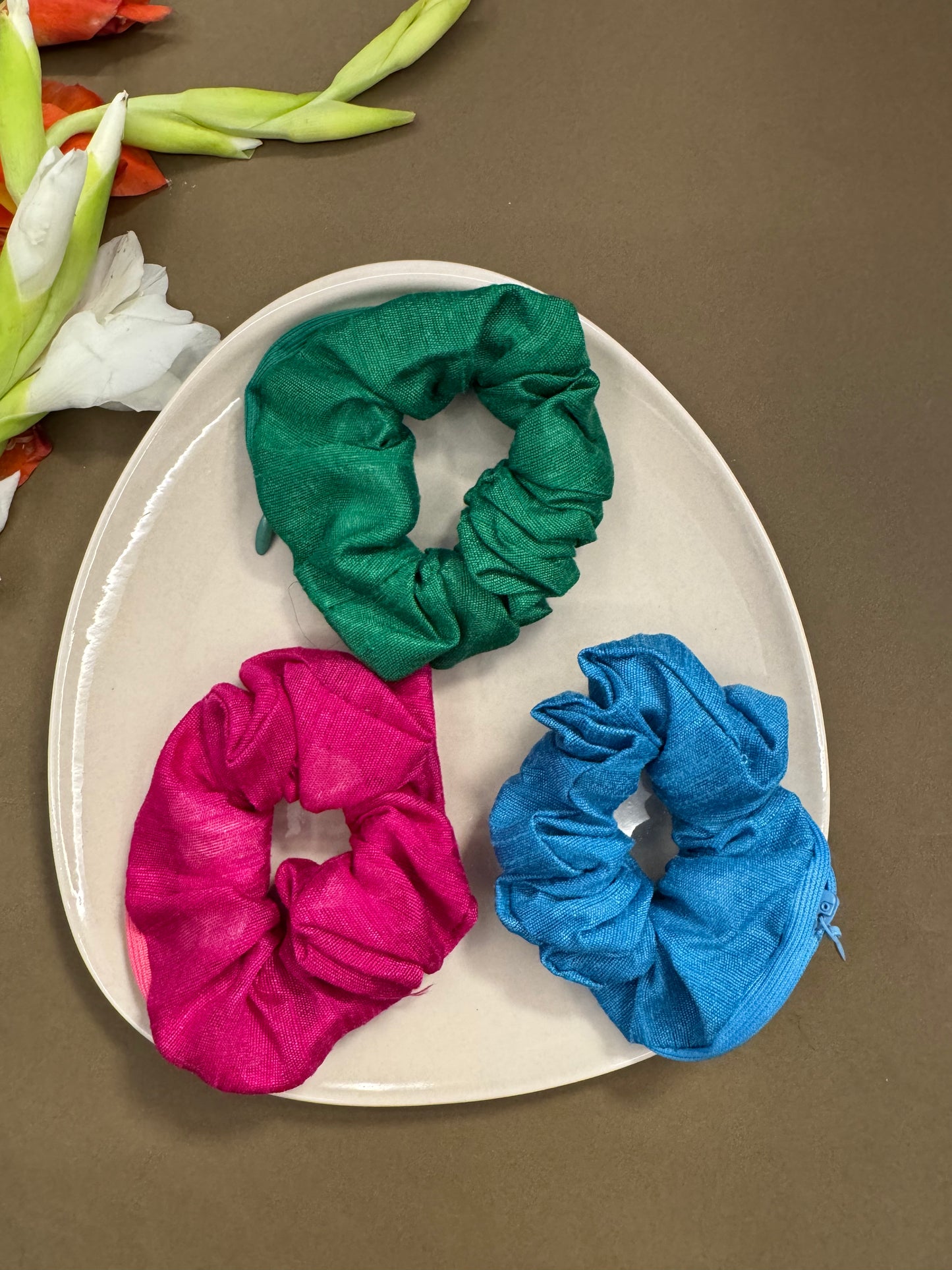 Ariaa Multicolour Medium Zipper Satin Scrunchies